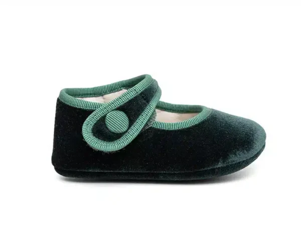 Merceditas velcro botón terciopelo verde bebé