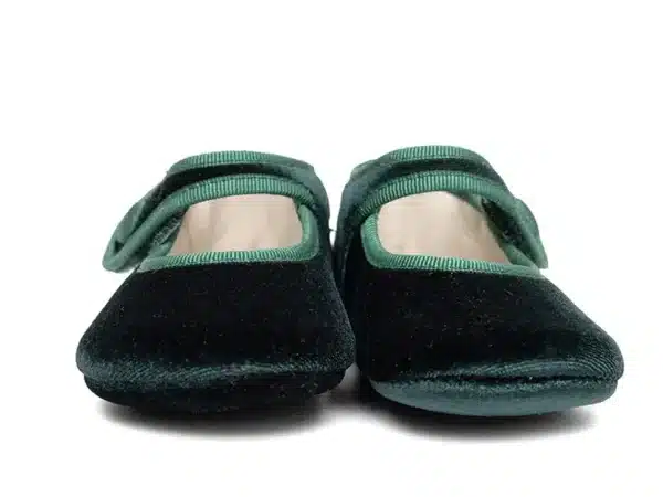 Merceditas velcro botón terciopelo verde bebé